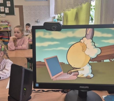 O BEZPIECZEŃSTWIE W SIECI Z PIERWSZAKAMI